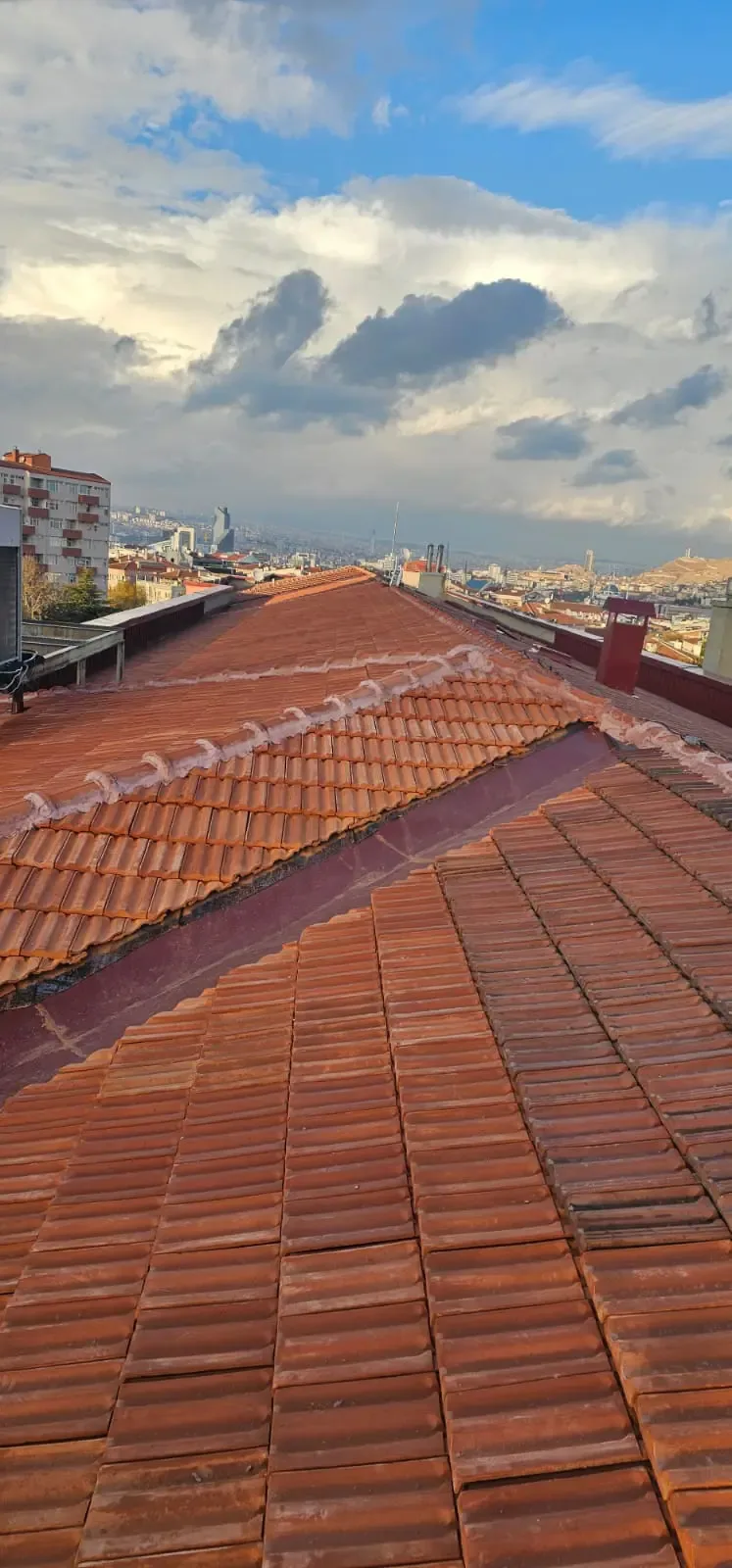 Kızılay EMG Çatı Yenileme ve Kiremit Aktarma Projesi